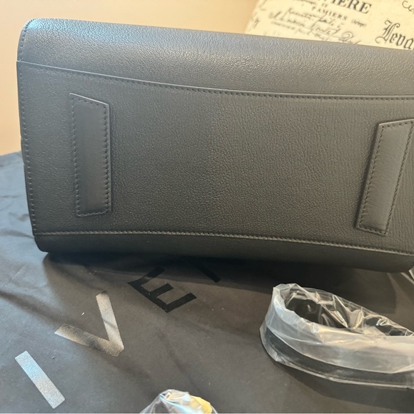 Small Antigona bag in full grained leather - Picture 10 of 13